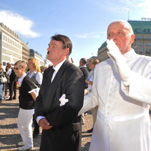 Papst trifft Hitler Walk Act