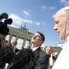 Papst trifft Hitler Walk Act